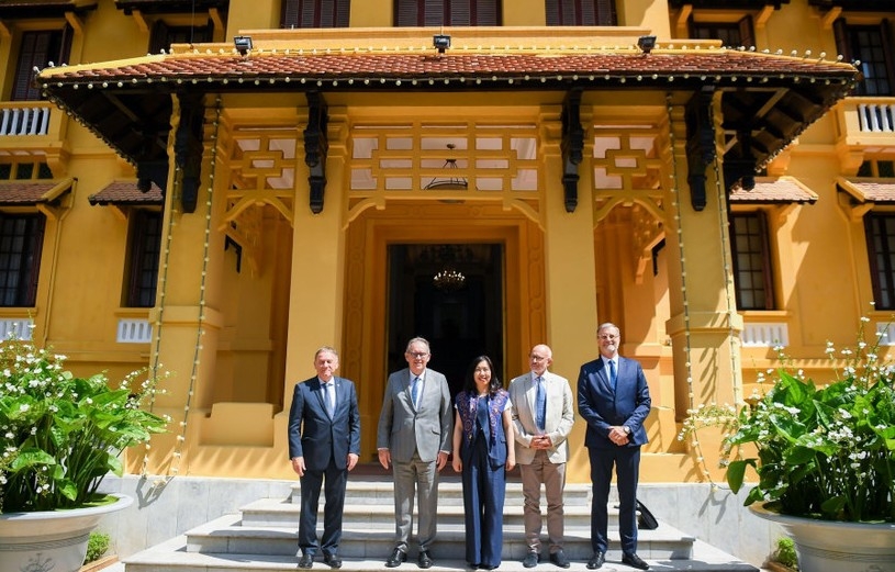 France backs Vietnam in new stage of development